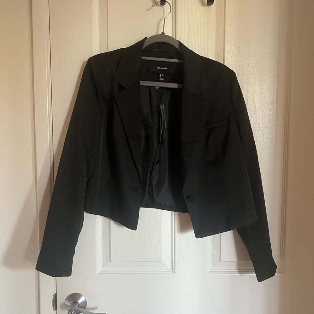 Vera Moda cropped black blazer